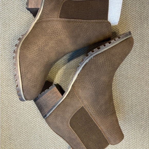 Seven7 Harper Oak ankle boots size 8 NWOT NIB 2”heel - Picture 4 of 12